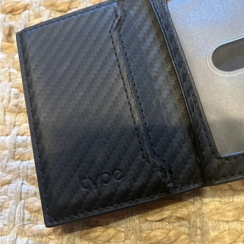 Type Black Carbon Fiber Money Clip Sleek Design-Air tag wallet